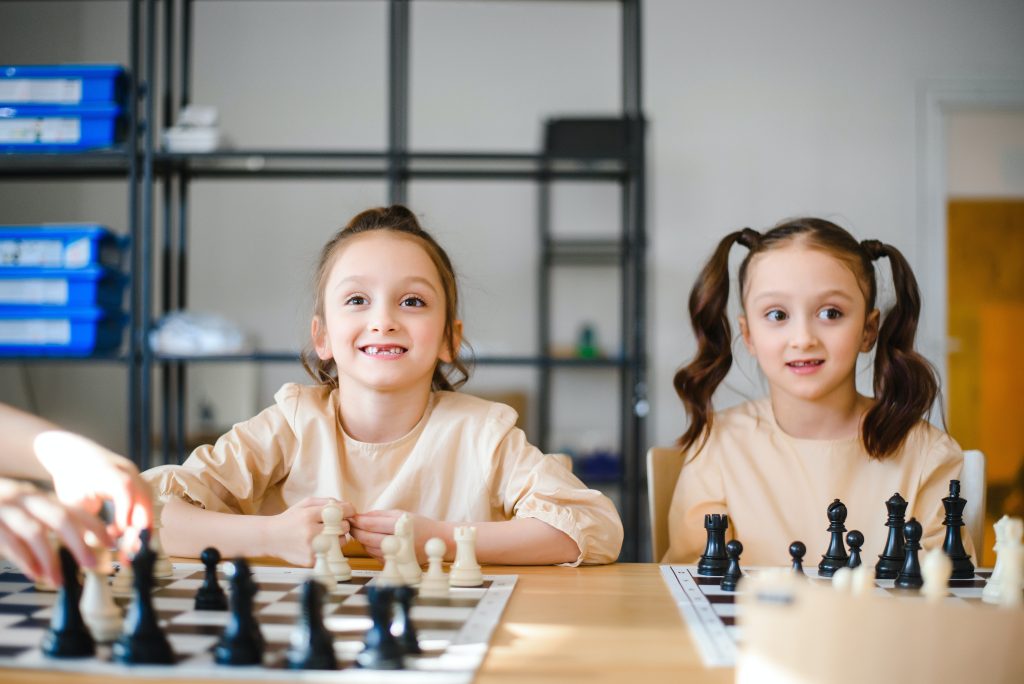 Заняття з шахів для дівчаток